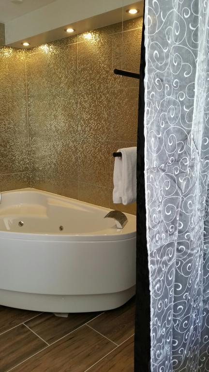 Hotel Crystal Аделбоден Екстериор снимка